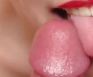 My Chinese lecherous girlfriends oral sex skills are very good and cool